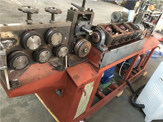 Μηχανή ευθυγράμμισης και κοπής 5-12mm Coil Steel Bar με αυτόματη βαθμίδα αυτόματη